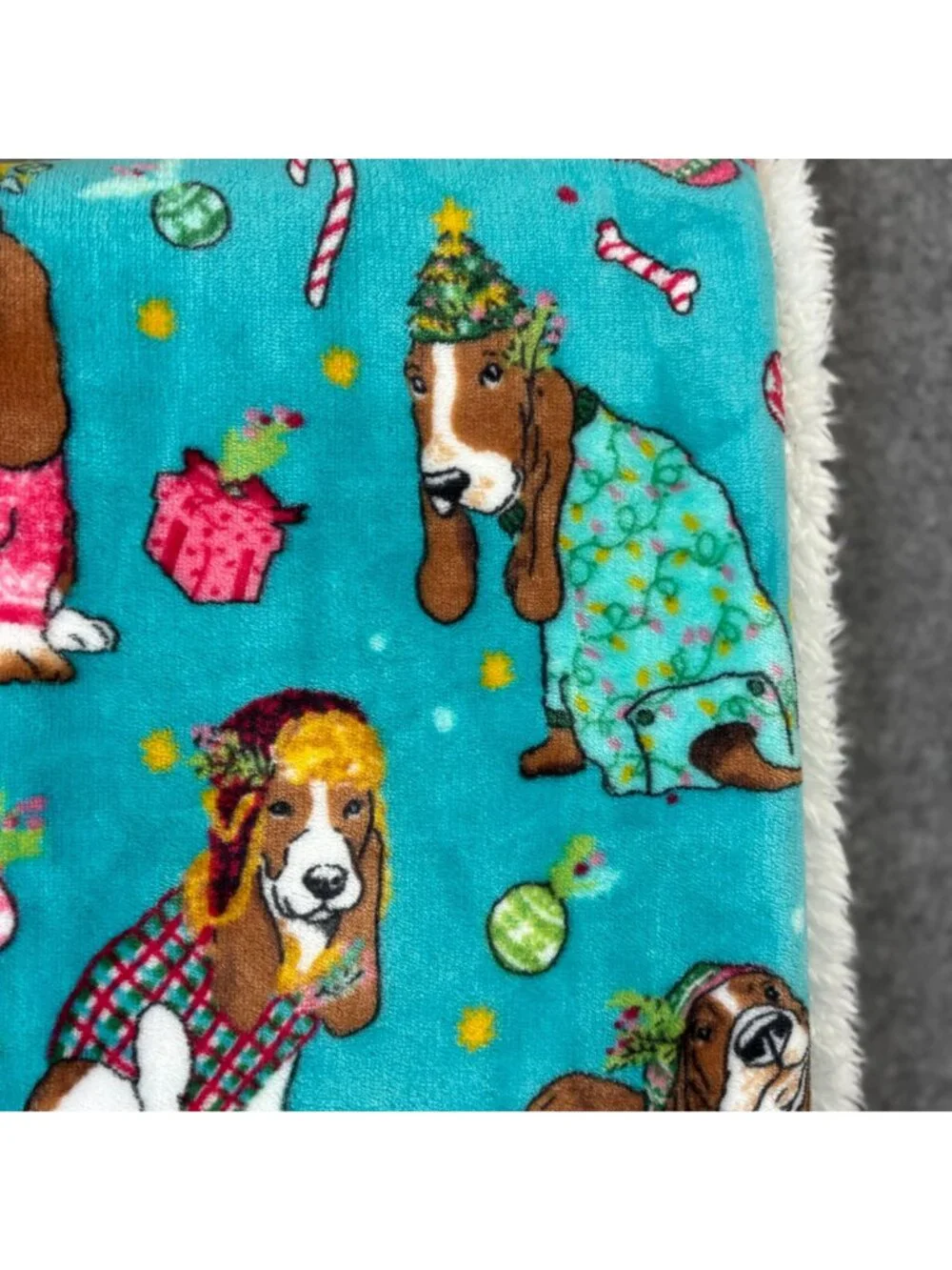 The Pioneer Woman Throw Blanket Charlie Sherpa Christmas 50 x 70 Dog Hound